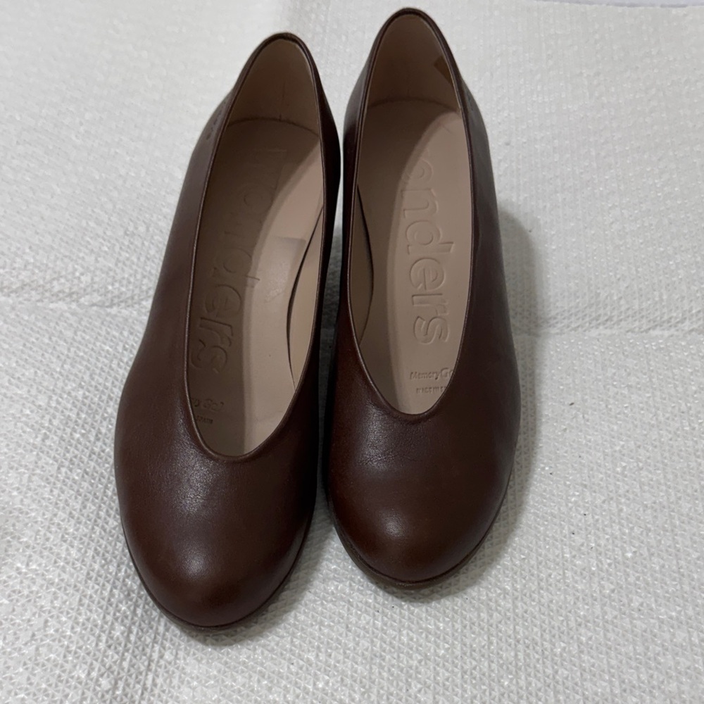Brown Leather Round-Toe Women's Flats